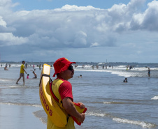 Verão Maior Paraná: bombeiros resgatam mais de 900 pessoas em 40 dias no Litoral