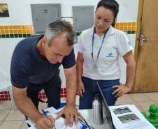 Sanepar entrega materiais de educação ambiental sobre bacias hidrográficas em Colombo
