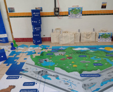 Sanepar entrega materiais de educação ambiental sobre bacias hidrográficas em Colombo