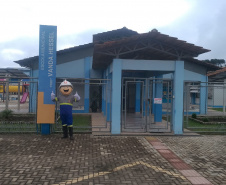 Voluntários da Copel orientam comunidades do Centro Sul sobre os cuidados com a rede elétrica 