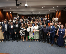  Paraná firma protocolo de intenções para regularização imobiliária do Programa Barracões Industriais