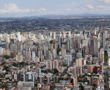 Paraná registra maior elevação da atividade econômica do Sul e Sudeste no último trimestre de 2024