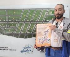Em ação voluntária, copelianos que atuam na regional Centro Sul, orientaram centenas de pessoas, entre crianças, jovens e adultos, sobre cuidados com a rede elétrica, com palestras e visitas de campo, nas cidades de Rio Azul (foto) e Arapoti