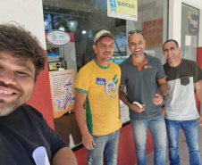 Em ação voluntária, copelianos que atuam na regional Centro Sul, orientaram centenas de pessoas, entre crianças, jovens e adultos, sobre cuidados com a rede elétrica, com palestras e visitas de campo, nas cidades de Rio Azul (foto) e Arapoti
