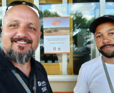Em ação voluntária, copelianos que atuam na regional Centro Sul, orientaram centenas de pessoas, entre crianças, jovens e adultos, sobre cuidados com a rede elétrica, com palestras e visitas de campo, nas cidades de Rio Azul (foto) e Arapoti