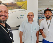 Em ação voluntária, copelianos que atuam na regional Centro Sul, orientaram centenas de pessoas, entre crianças, jovens e adultos, sobre cuidados com a rede elétrica, com palestras e visitas de campo, nas cidades de Rio Azul (foto) e Arapoti