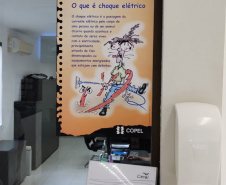 Em ação voluntária, copelianos que atuam na regional Centro Sul, orientaram centenas de pessoas, entre crianças, jovens e adultos, sobre cuidados com a rede elétrica, com palestras e visitas de campo, nas cidades de Rio Azul (foto) e Arapoti