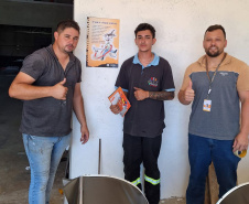 Em ação voluntária, copelianos que atuam na regional Centro Sul, orientaram centenas de pessoas, entre crianças, jovens e adultos, sobre cuidados com a rede elétrica, com palestras e visitas de campo, nas cidades de Rio Azul (foto) e Arapoti