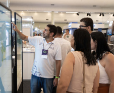 Feira de Serviços do Paraná Mais Cidades orienta gestores para acesso a programas do Estado