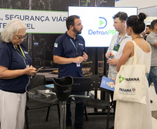 Feira de Serviços do Paraná Mais Cidades orienta gestores para acesso a programas do Estado