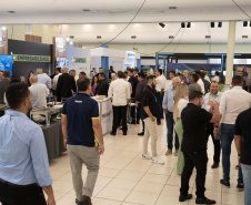 Feira de Serviços do Paraná Mais Cidades orienta gestores para acesso a programas do Estado