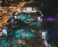 Novo recorde: Sorriso Maroto leva 107 mil pessoas para show em Matinhos
