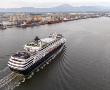  Navio de cruzeiro Vasco da Gama atraca no Porto de Paranaguá