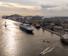  Navio de cruzeiro Vasco da Gama atraca no Porto de Paranaguá