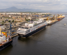  Navio de cruzeiro Vasco da Gama atraca no Porto de Paranaguá