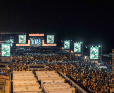 Matinhos, 22 de fevereiro de 2025 - Show da banda Titãs no paldo do Verão Maior Paraná em Caiobá.