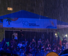 Evento nacional de boxe e MMA à beira-mar reúne milhares de espectadores