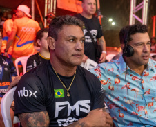 Evento nacional de boxe e MMA à beira-mar reúne milhares de espectadores