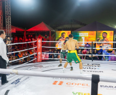 Evento nacional de boxe e MMA à beira-mar reúne milhares de espectadores