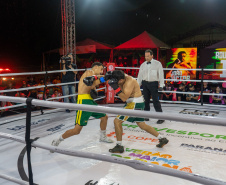 Evento nacional de boxe e MMA à beira-mar reúne milhares de espectadores