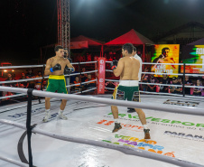 Evento nacional de boxe e MMA à beira-mar reúne milhares de espectadores