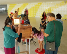 Festival de Bonecos encanta público na abertura e segue com programação variada
