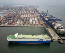 Porto de Paranaguá amplia capacidade de movimentação de contêineres com novo calado