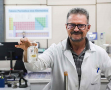 Composto por três laboratórios, a estrutura do IAT faz análises regulares de amostras de água, solo, sedimentos e peixes para a identificação de contaminantes e poluentes