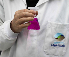 Composto por três laboratórios, a estrutura do IAT faz análises regulares de amostras de água, solo, sedimentos e peixes para a identificação de contaminantes e poluentes