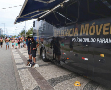 Delegacia Móvel da PCPR é ponto de referência em segurança para o público nos eventos do Verão Maior Paraná