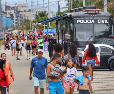 Delegacia Móvel da PCPR é ponto de referência em segurança para o público nos eventos do Verão Maior Paraná