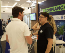 Feira de Serviços do Paraná Mais Cidades orienta gestores para acesso a programas do Estado