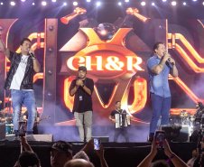 Pontal do Paraná, 21 de fevereiro de 2025 - Show de George Henrique e Rodrigo, no Centro de Eventos Marisol, dentro da programação do Verão Maior Paraná.