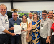 Estado entrega projeto da sede do Legislativo de São Pedro do Iguaçu