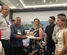 Estado entrega projeto da sede do Legislativo de São Pedro do Iguaçu