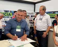 Estado entrega projeto da sede do Legislativo de São Pedro do Iguaçu
