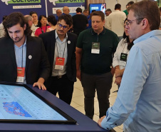 Feira de Serviços do Paraná Mais Cidades orienta gestores para acesso a programas do Estado