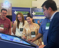 Feira de Serviços do Paraná Mais Cidades orienta gestores para acesso a programas do Estado