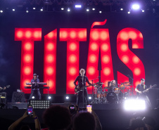 Matinhos, 22 de fevereiro de 2025 - Show da banda Titãs no paldo do Verão Maior Paraná em Caiobá.