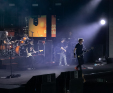 Matinhos, 22 de fevereiro de 2025 - Show da banda Titãs no paldo do Verão Maior Paraná em Caiobá.