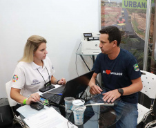 Feira de Serviços do Paraná Mais Cidades orienta gestores para acesso a programas do Estado