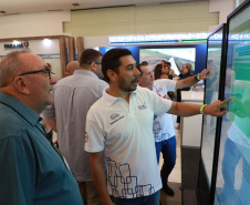 Feira de Serviços do Paraná Mais Cidades orienta gestores para acesso a programas do Estado