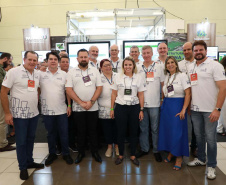 Feira de Serviços do Paraná Mais Cidades orienta gestores para acesso a programas do Estado