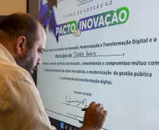 Mais de 150 prefeituras assinam Pacto pela Inovação no Paraná Mais Cidades