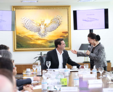 A Universidade Estadual de Londrina (UEL) será a primeira instituição de ensino superior estadual do Paraná a ter um parque tecnológico em seu campus, no Norte do Estado. O projeto arquitetônico do novo espaço, que será um hub de inovação integrado à infraestrutura acadêmica e de pesquisa da universidade, foi apresentado nesta terça-feira (11) ao governador Carlos Massa Ratinho Junior.