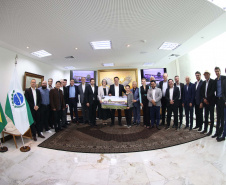 A Universidade Estadual de Londrina (UEL) será a primeira instituição de ensino superior estadual do Paraná a ter um parque tecnológico em seu campus, no Norte do Estado. O projeto arquitetônico do novo espaço, que será um hub de inovação integrado à infraestrutura acadêmica e de pesquisa da universidade, foi apresentado nesta terça-feira (11) ao governador Carlos Massa Ratinho Junior.