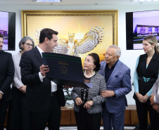 A Universidade Estadual de Londrina (UEL) será a primeira instituição de ensino superior estadual do Paraná a ter um parque tecnológico em seu campus, no Norte do Estado. O projeto arquitetônico do novo espaço, que será um hub de inovação integrado à infraestrutura acadêmica e de pesquisa da universidade, foi apresentado nesta terça-feira (11) ao governador Carlos Massa Ratinho Junior.