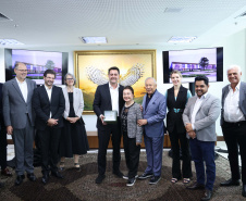 A Universidade Estadual de Londrina (UEL) será a primeira instituição de ensino superior estadual do Paraná a ter um parque tecnológico em seu campus, no Norte do Estado. O projeto arquitetônico do novo espaço, que será um hub de inovação integrado à infraestrutura acadêmica e de pesquisa da universidade, foi apresentado nesta terça-feira (11) ao governador Carlos Massa Ratinho Junior.