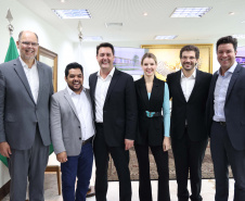 A Universidade Estadual de Londrina (UEL) será a primeira instituição de ensino superior estadual do Paraná a ter um parque tecnológico em seu campus, no Norte do Estado. O projeto arquitetônico do novo espaço, que será um hub de inovação integrado à infraestrutura acadêmica e de pesquisa da universidade, foi apresentado nesta terça-feira (11) ao governador Carlos Massa Ratinho Junior.