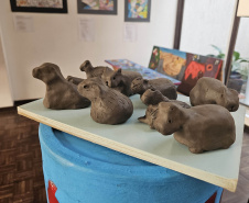 SEEC Estudantes do Centro Juvenil de Artes Plásticas homenageiam Curitiba no aniversário de 332 anos da cidade